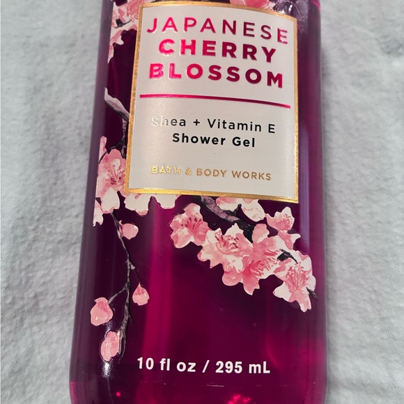 Bath & Body Works “Japanese Cherry Blossom” Shower Gel - 10 fl oz - Picture 2 of 4